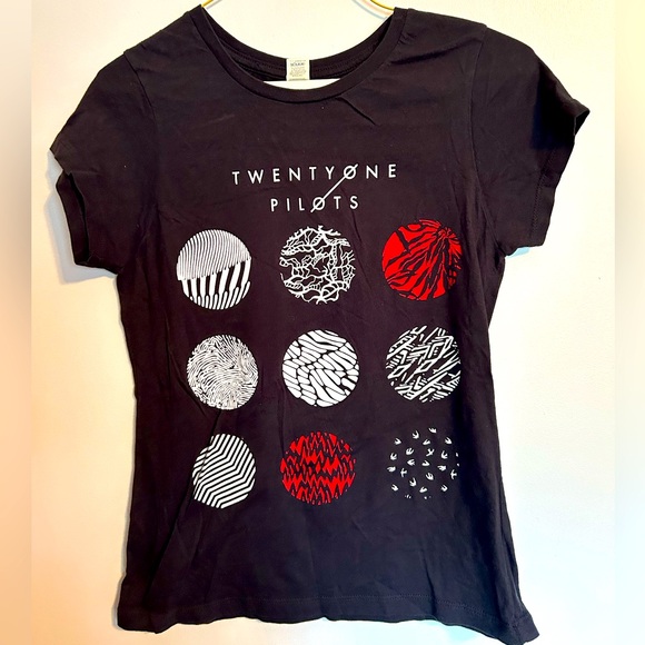 Twenty One Pilots (Blurry Face) Graphic T-Shirt - Picture 1 of 4